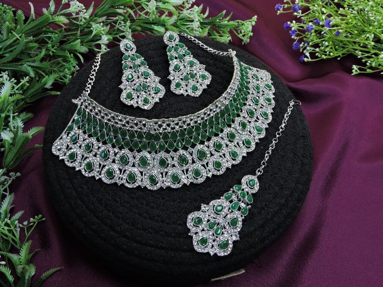 Picture of Pretty Alloy Green Necklace