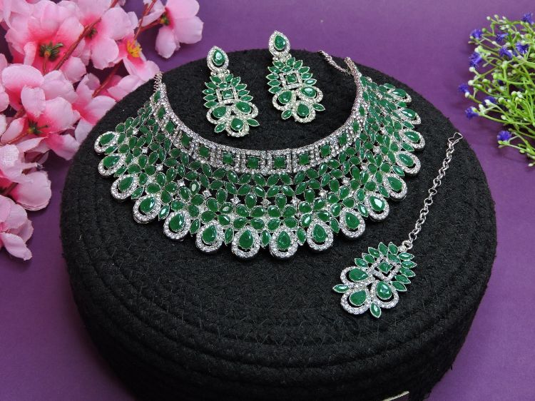 Picture of Alluring Alloy Green Necklace