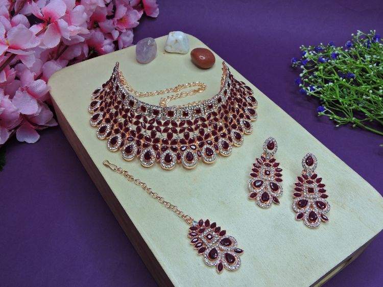 Picture of Statuesque Alloy Necklace