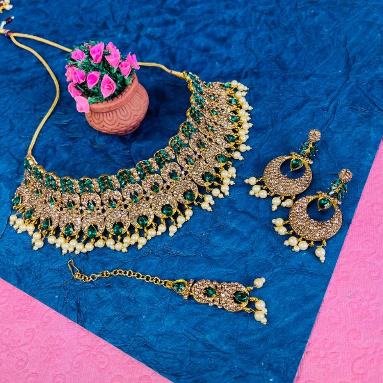 Picture of Elegant Designer American Diamond Green Necklace