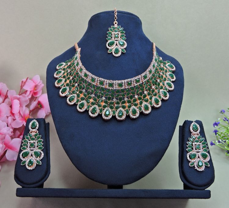 Picture of Shapely Alloy Necklace