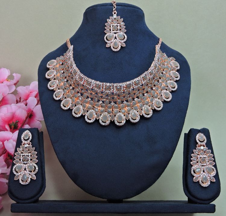 Picture of Superb Alloy Necklace