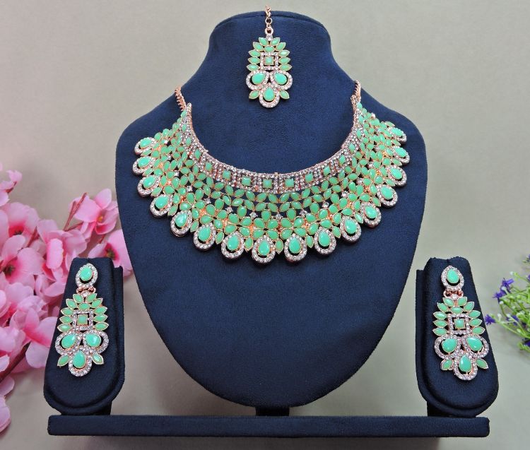 Picture of Superb Alloy Necklace