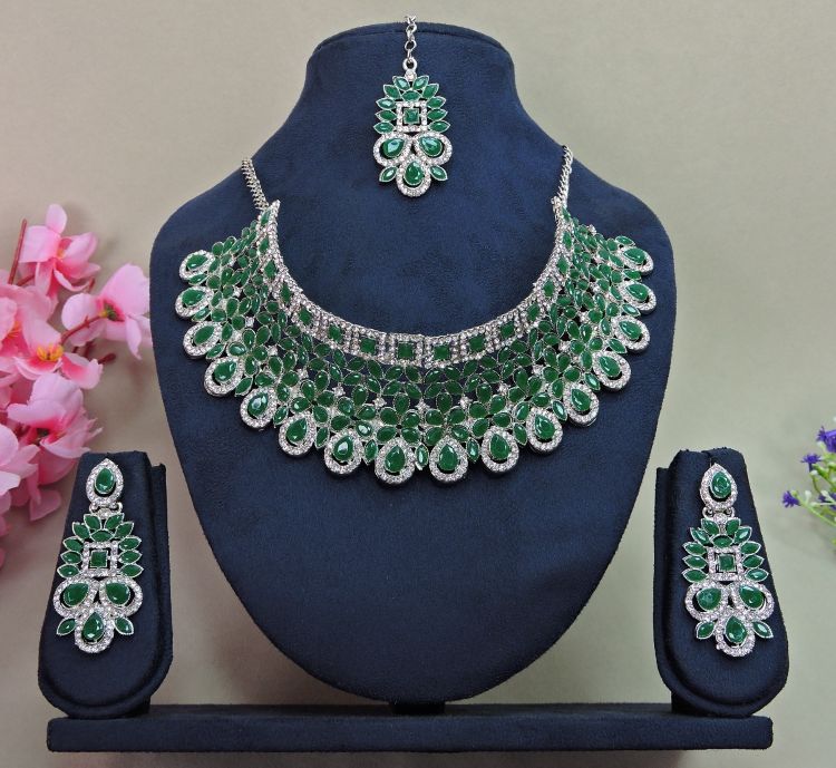 Picture of Bewitching Alloy Green Necklace