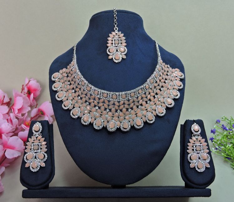 Picture of Alluring Alloy Necklace