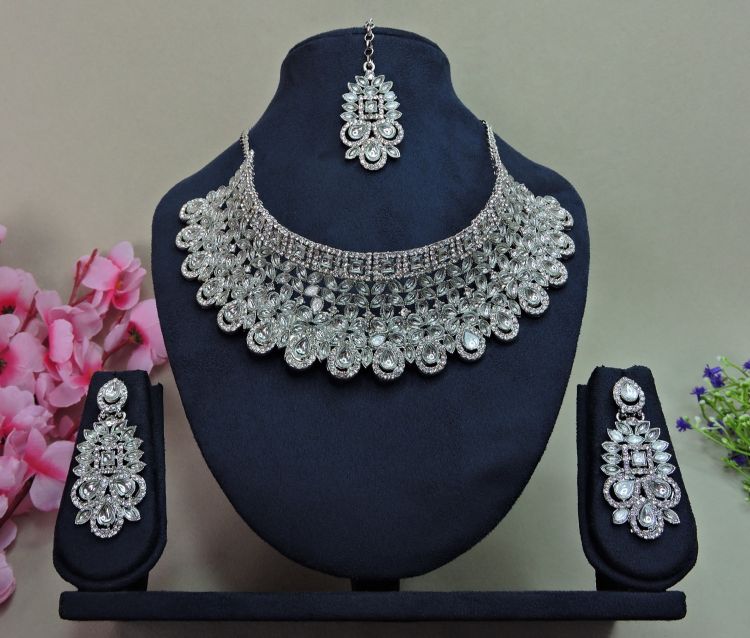 Picture of Beauteous Alloy White Necklace