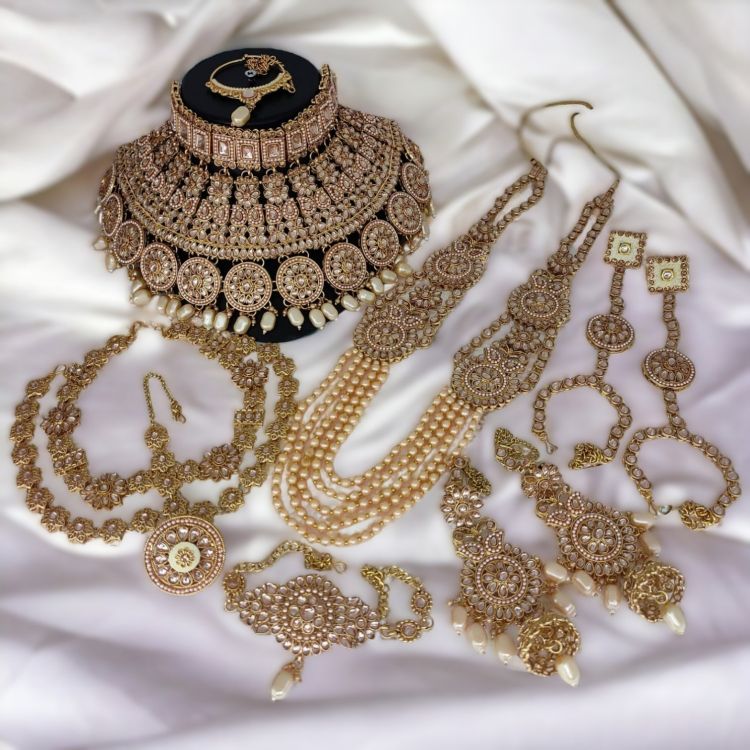 Picture of Shapely Alloy & Stone & Moti Golden Necklace