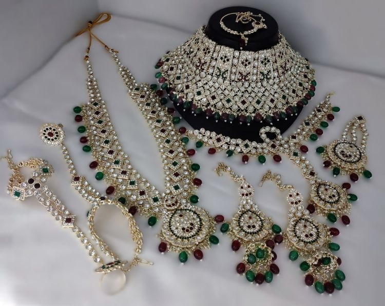 Picture of Fine Alloy & Stone & Moti White Necklace