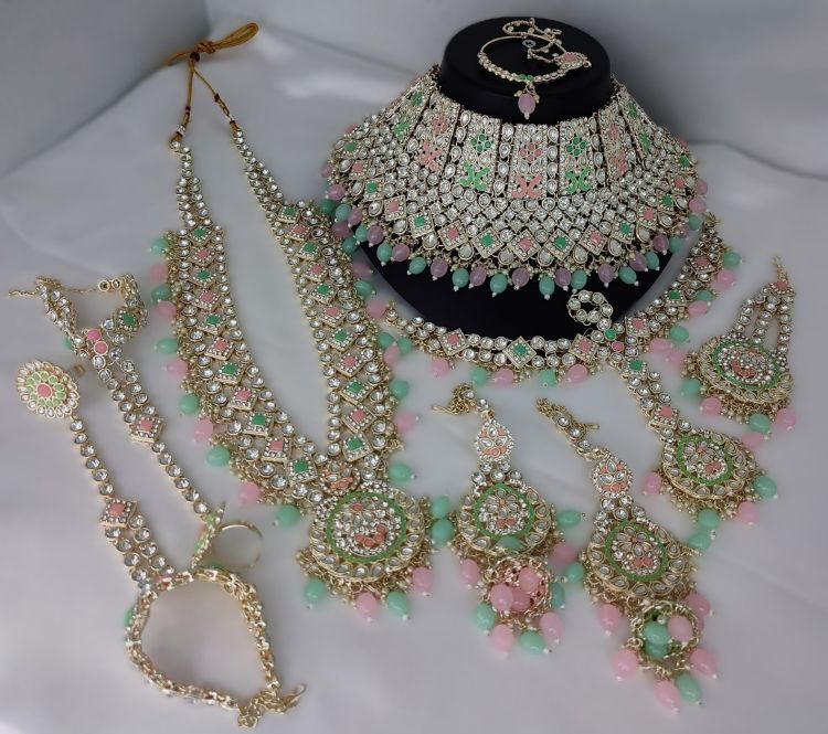 Picture of Graceful Alloy & Stone & Moti White Necklace