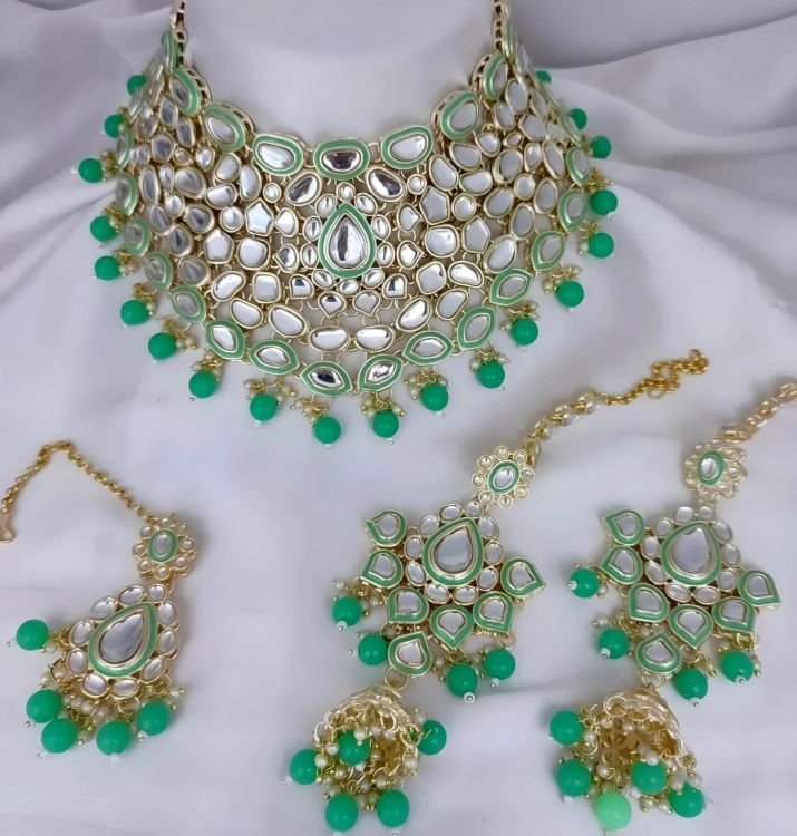 Picture of Pleasing Alloy Green Necklace