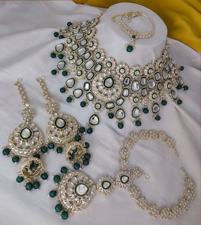 Picture of Magnificent Alloy & Stone & Moti Green Necklace