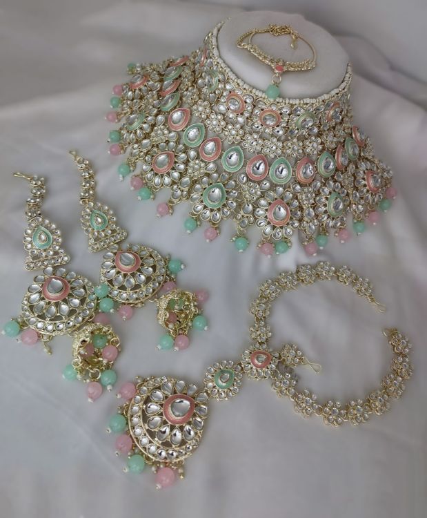 Picture of Delightful Alloy & Stone & Moti White Necklace