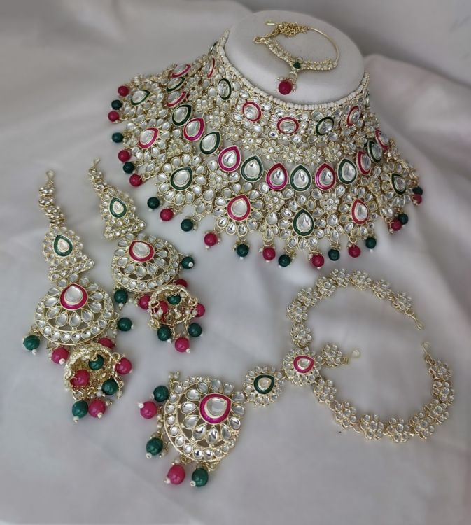 Picture of Beautiful Alloy & Stone & Moti White Necklace