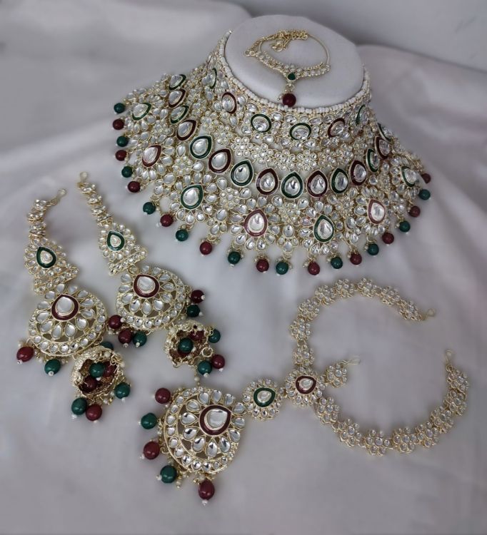 Picture of Delightful Alloy & Stone & Moti White Necklace