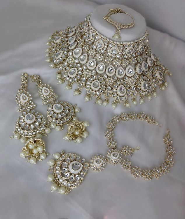 Picture of Bewitching Alloy & Stone & Moti White Necklace