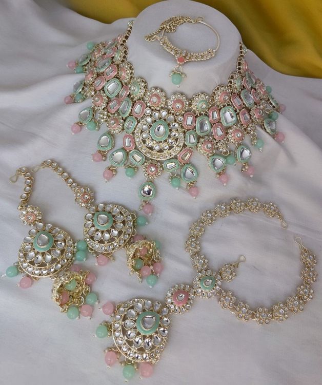 Picture of Ravishing Alloy & Stone & Moti White Necklace