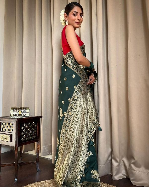 Picture of Shapely Silk & Jacquard Green Saree