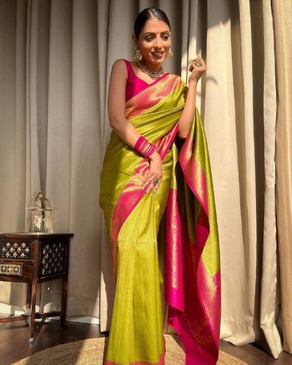 Picture of Splendid Silk & Jacquard Green Saree