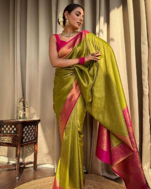 Picture of Splendid Silk & Jacquard Green Saree