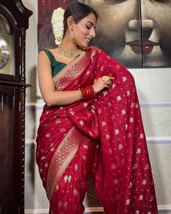 Picture of Enticing Silk & Jacquard Red Saree