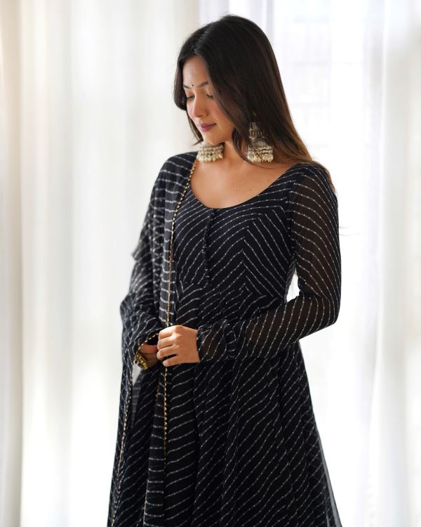 Picture of Superb Georgette Black Salwar Suits