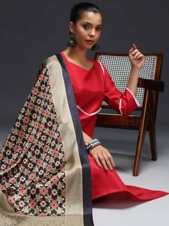 Picture of Beauteous Cotton Silk Blend Red Readymade Suits