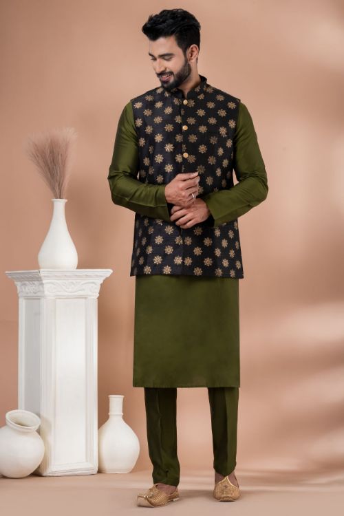 Picture of Traditional Wear Readymade Men's Kurta Pyjama With Jacket