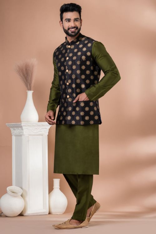 Picture of Traditional Wear Readymade Men's Kurta Pyjama With Jacket