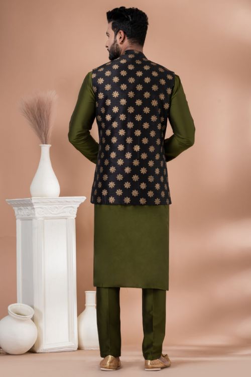 Picture of Traditional Wear Readymade Men's Kurta Pyjama With Jacket