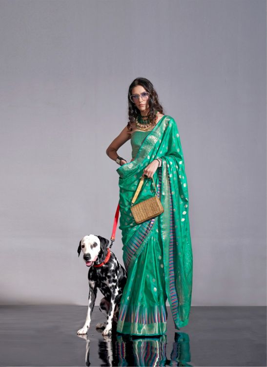 Picture of Superb Handwoven Weaving Silk Green Saree