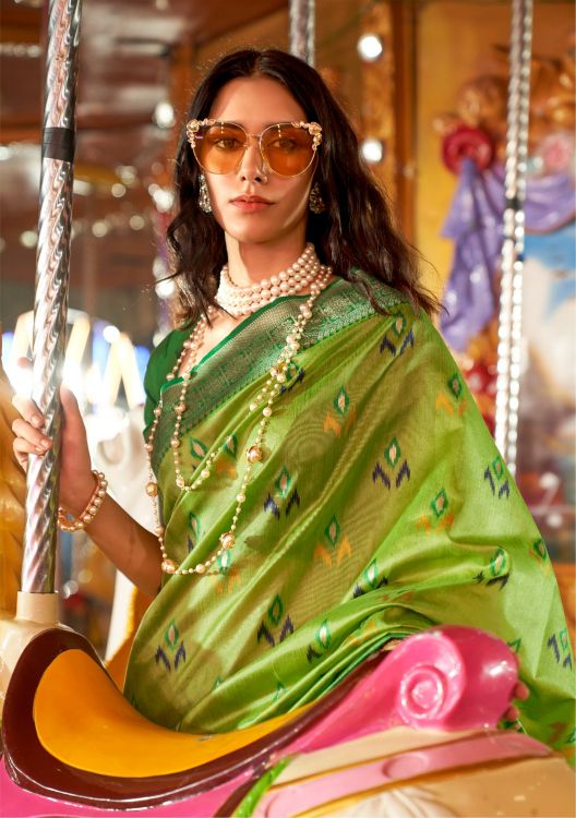 Picture of Enticing Handloom Weaving Silk Green Saree