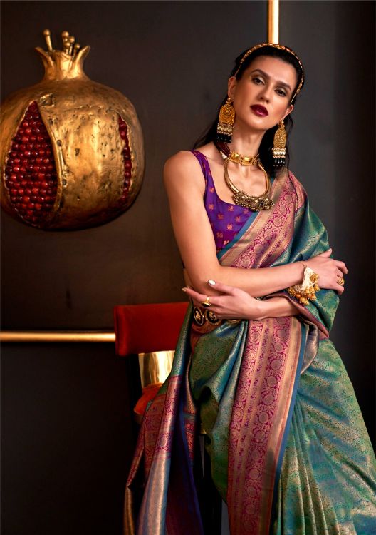 Picture of Good Looking Weaving Silk Green Saree