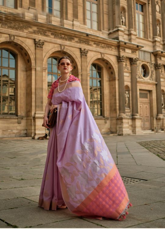 Picture of Bewitching Soft Silk Handloom Weaving Purple Saree