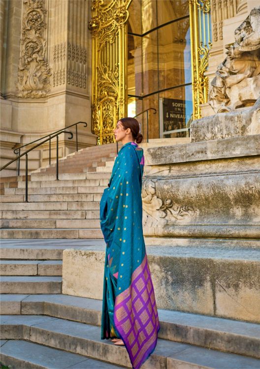 Picture of Nice Handloom Weaving Khadi Silk Teal Saree