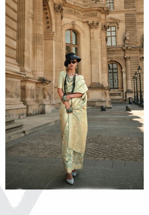 Picture of Wonderful Handloom Weaving Silk Light Green Saree