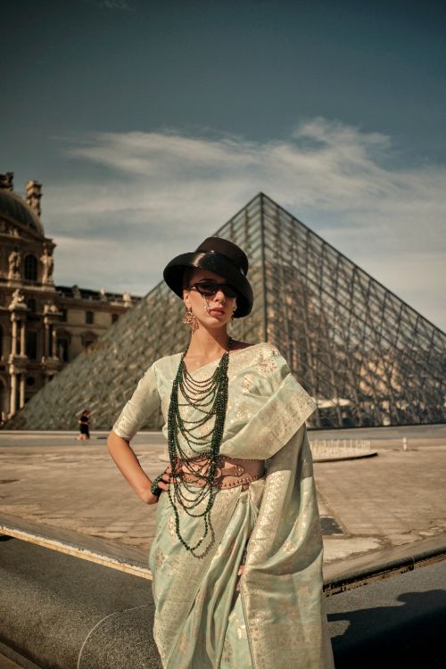 Picture of Wonderful Handloom Weaving Silk Light Green Saree