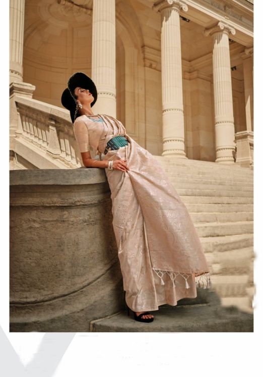 Picture of Elegant Handloom Weaving Silk Beige Saree