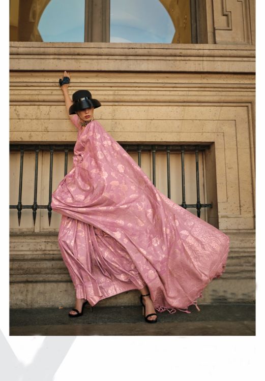 Picture of Nice Handloom Weaving Silk Light Pink Saree