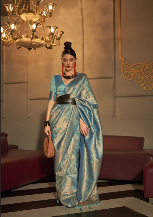 Picture of Exquisite Two Tone Handloom Weaving Blue Saree