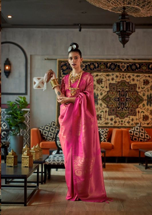 Picture of Magnificent Copper Zari Handloom Weaving Pink Saree