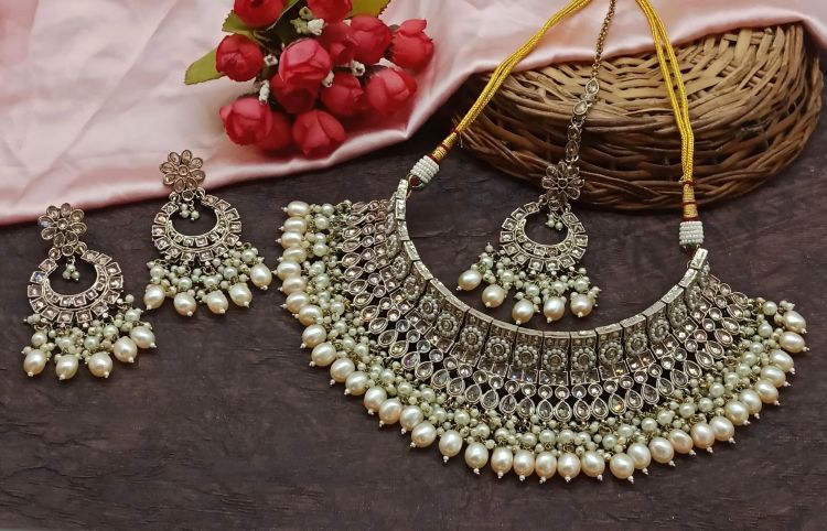 Picture of Exquisite Alloy Cream Necklace