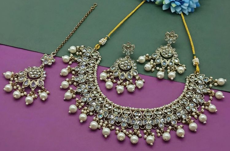 Picture of Admirable Alloy White Necklace