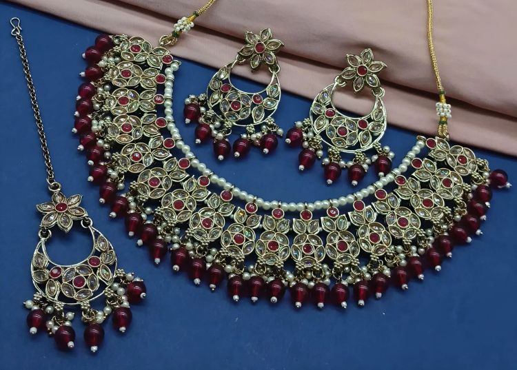 Picture of Exquisite Alloy Maroon Necklace