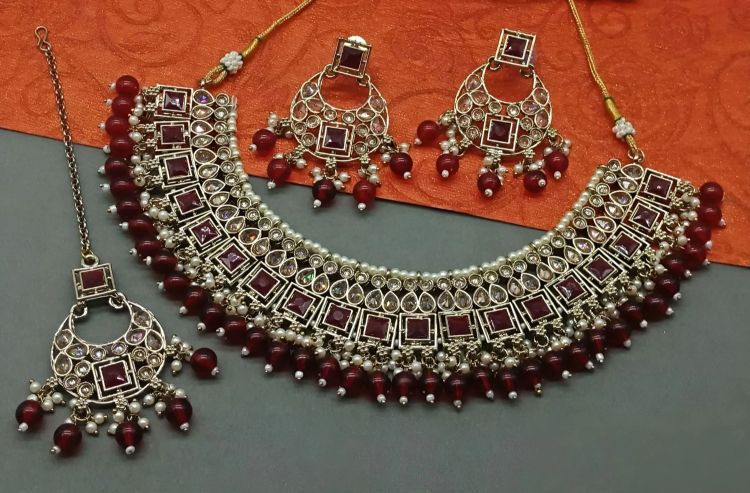 Picture of Shapely Alloy Maroon Necklace